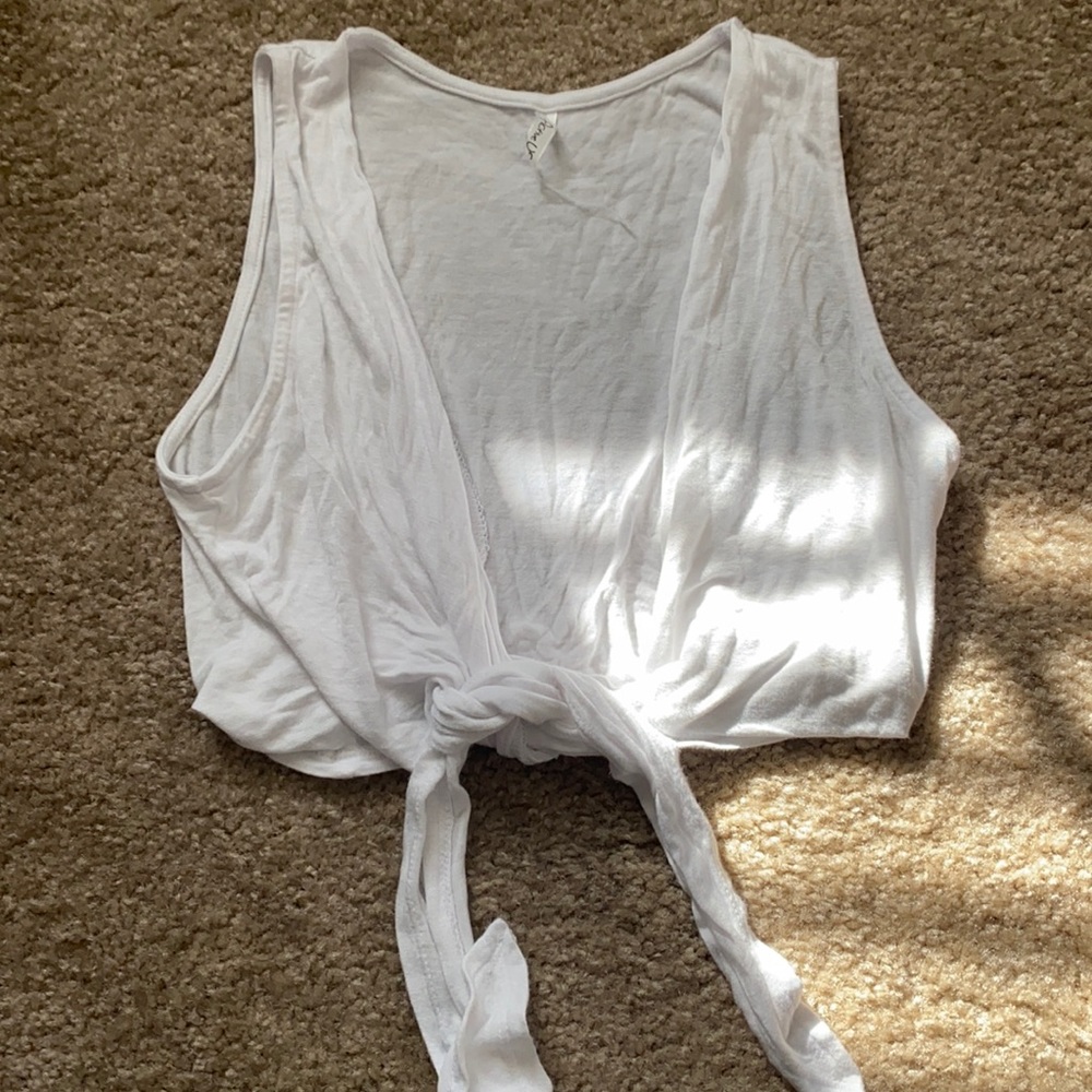 White cropped front tie shirt